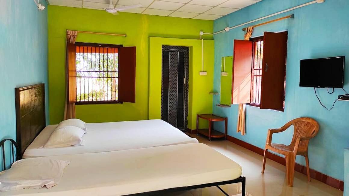 Estuarine Village Resort Satabhaya Екстер'єр фото