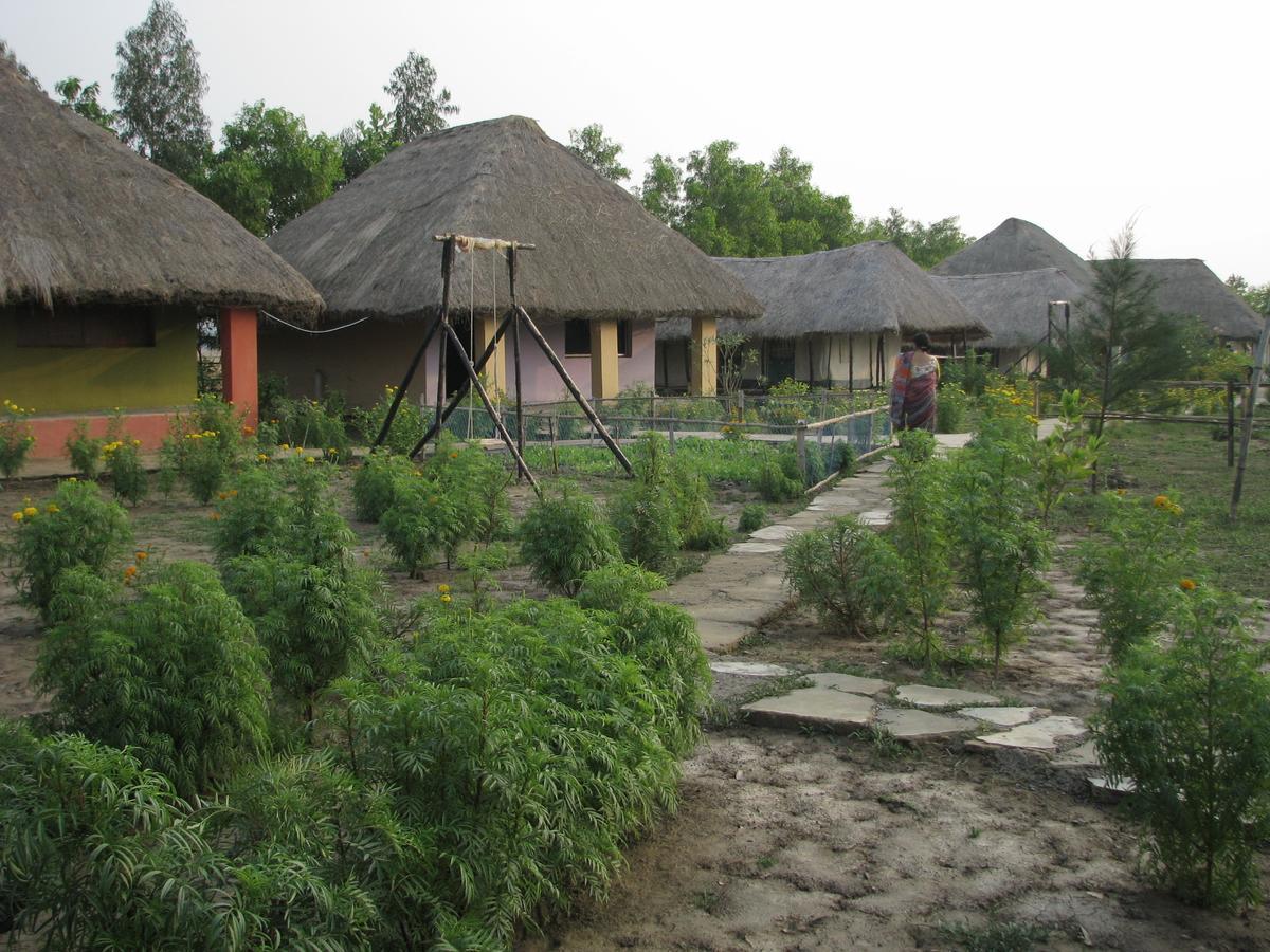 Estuarine Village Resort Satabhaya Екстер'єр фото