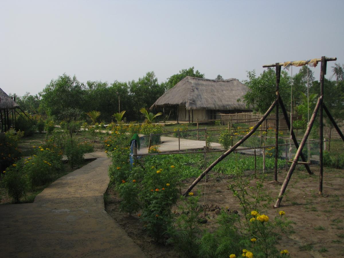 Estuarine Village Resort Satabhaya Екстер'єр фото